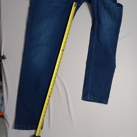 Sold - Picture 3 of 9